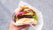 Greenpeace proposes a law that aims for a 70% reduction of meat consumption by 2030, accompanied by an 80% reduction by 2050
